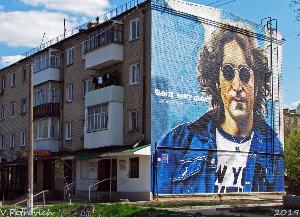 Ізюм, Площадь Джона Леннона, 3. Прошу создать новую галерею. Монументальное искусство (мозаики, росписи, барельефы, сграфито)
