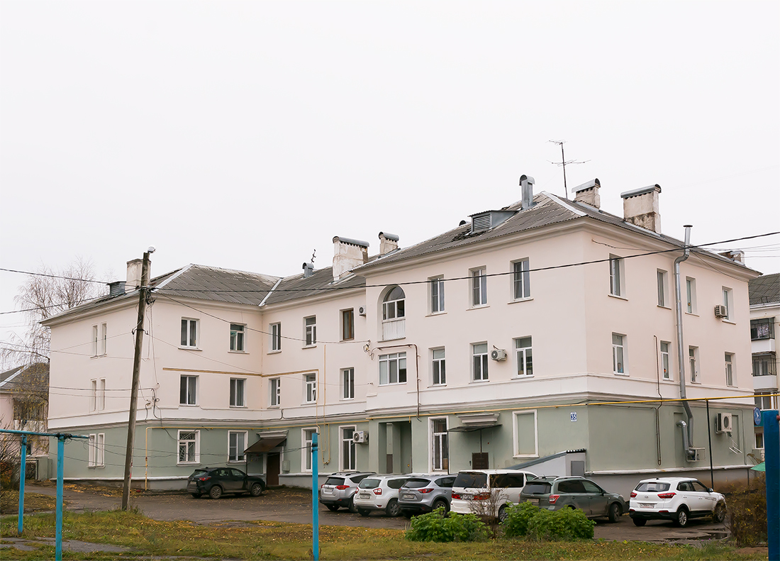 Октябрьский, Улица Губкина, 35 / Улица Свердлова, 72