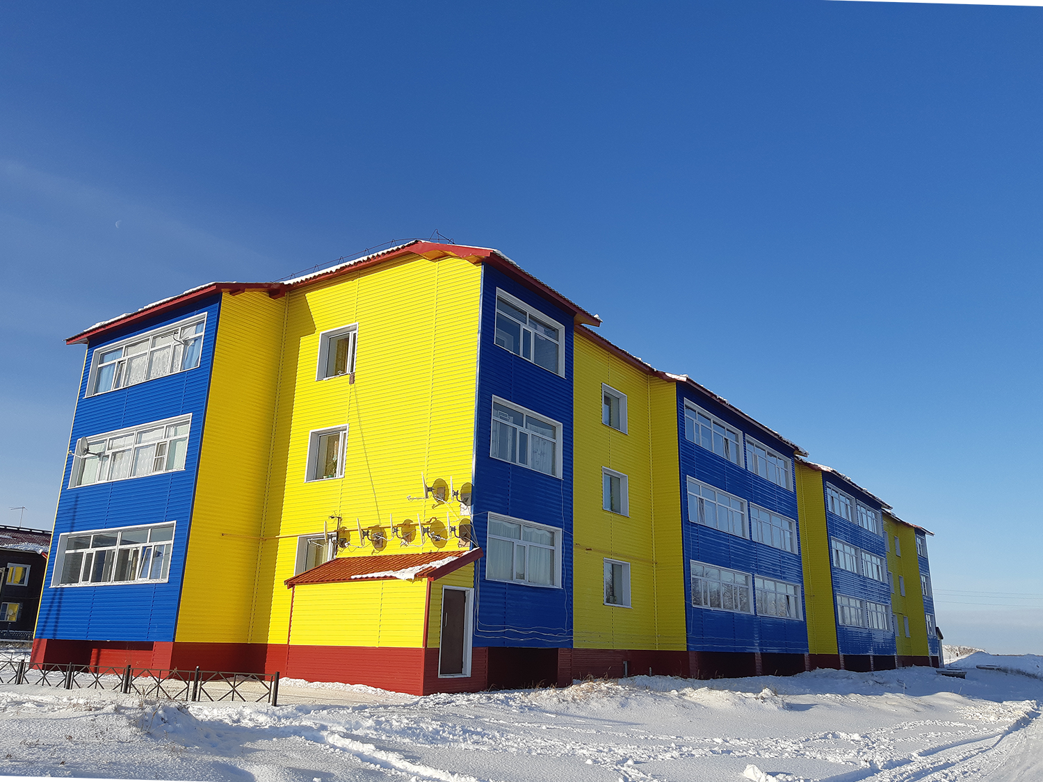 Iskateley, Улица Нефтяников, 32