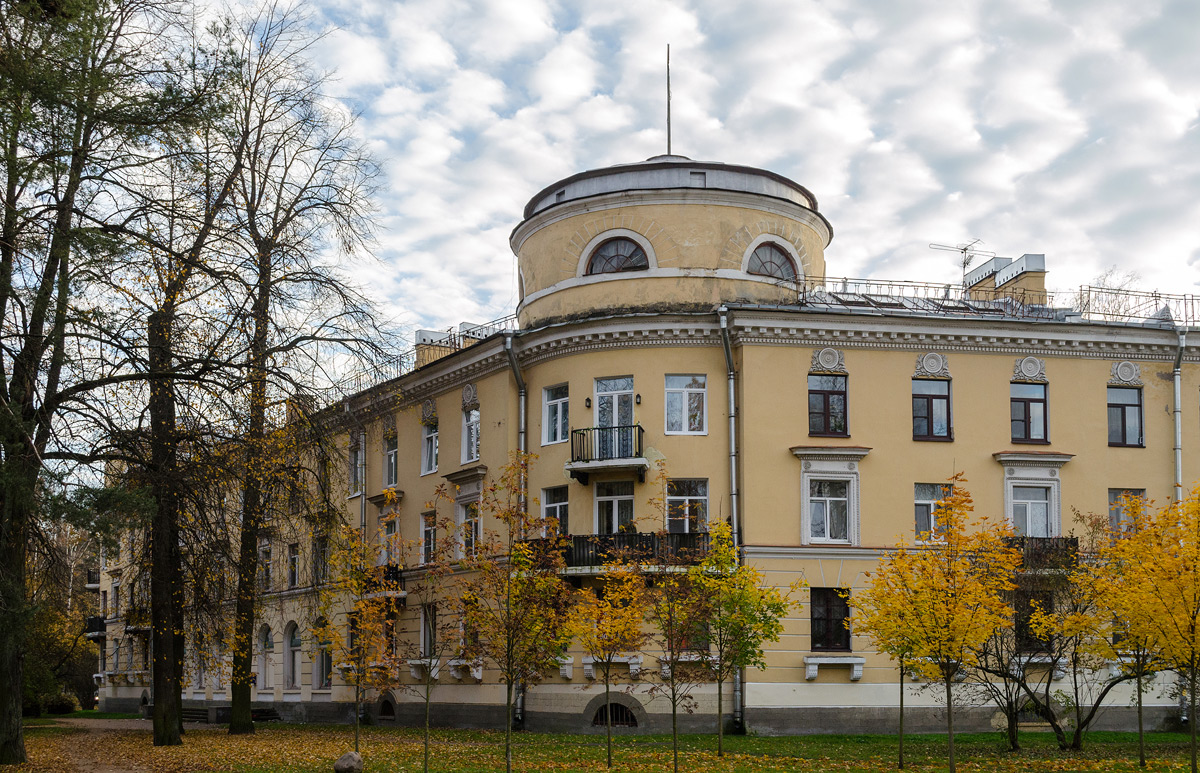 Павловск, Детскосельская улица, 1 / Слуцкая улица, 2