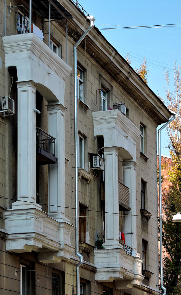 Харьков, Улица Донец-Захаржевского, 1-3