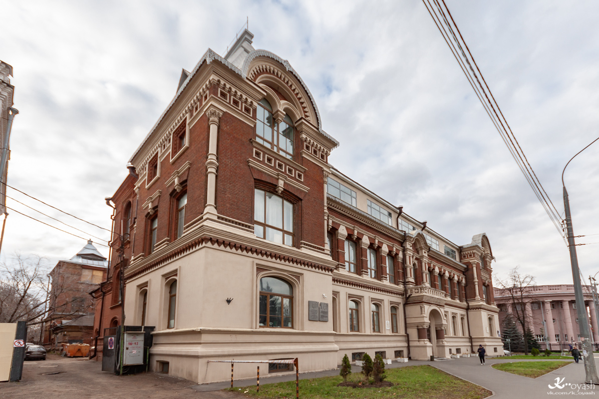 Kazan, Улица Карла Маркса, 70 / Улица Толстого, 10