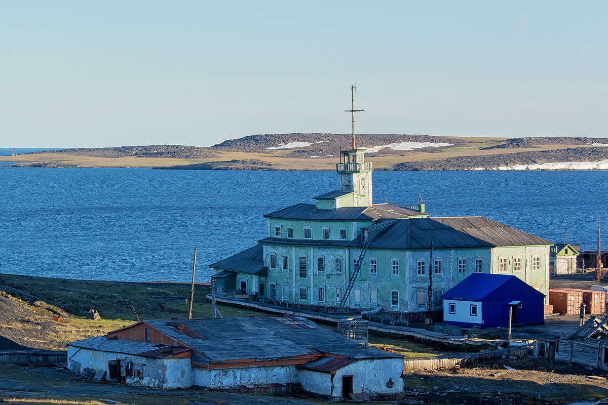 Диксон, Улица Воронина, 2
