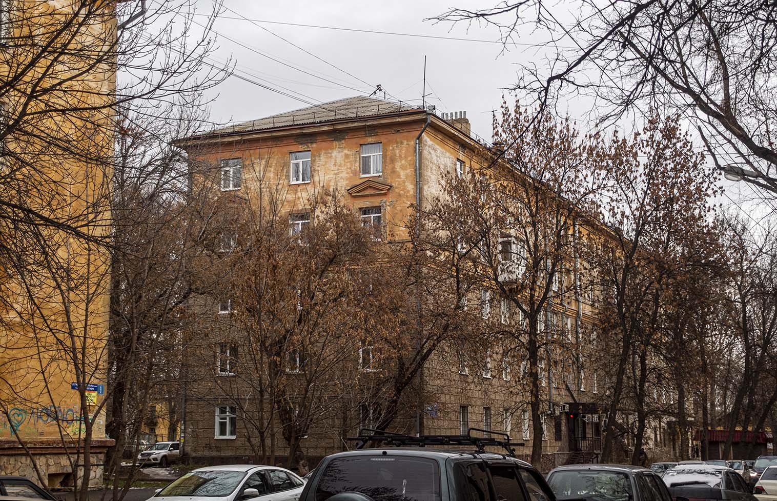 Уфа, Улица 40 лет Октября, 11 / Улица Гончарова, 17