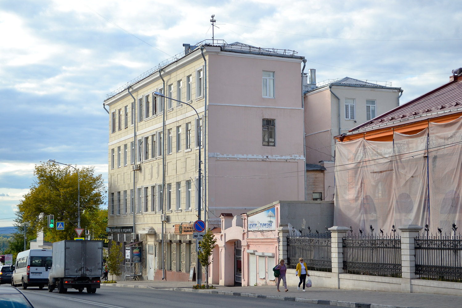 Samara, Красноармейская улица, 2 / Улица Куйбышева, 147