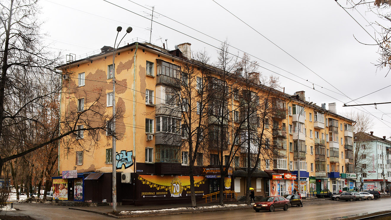 Пермь, Улица Плеханова, 32 / Петропавловская улица, 68