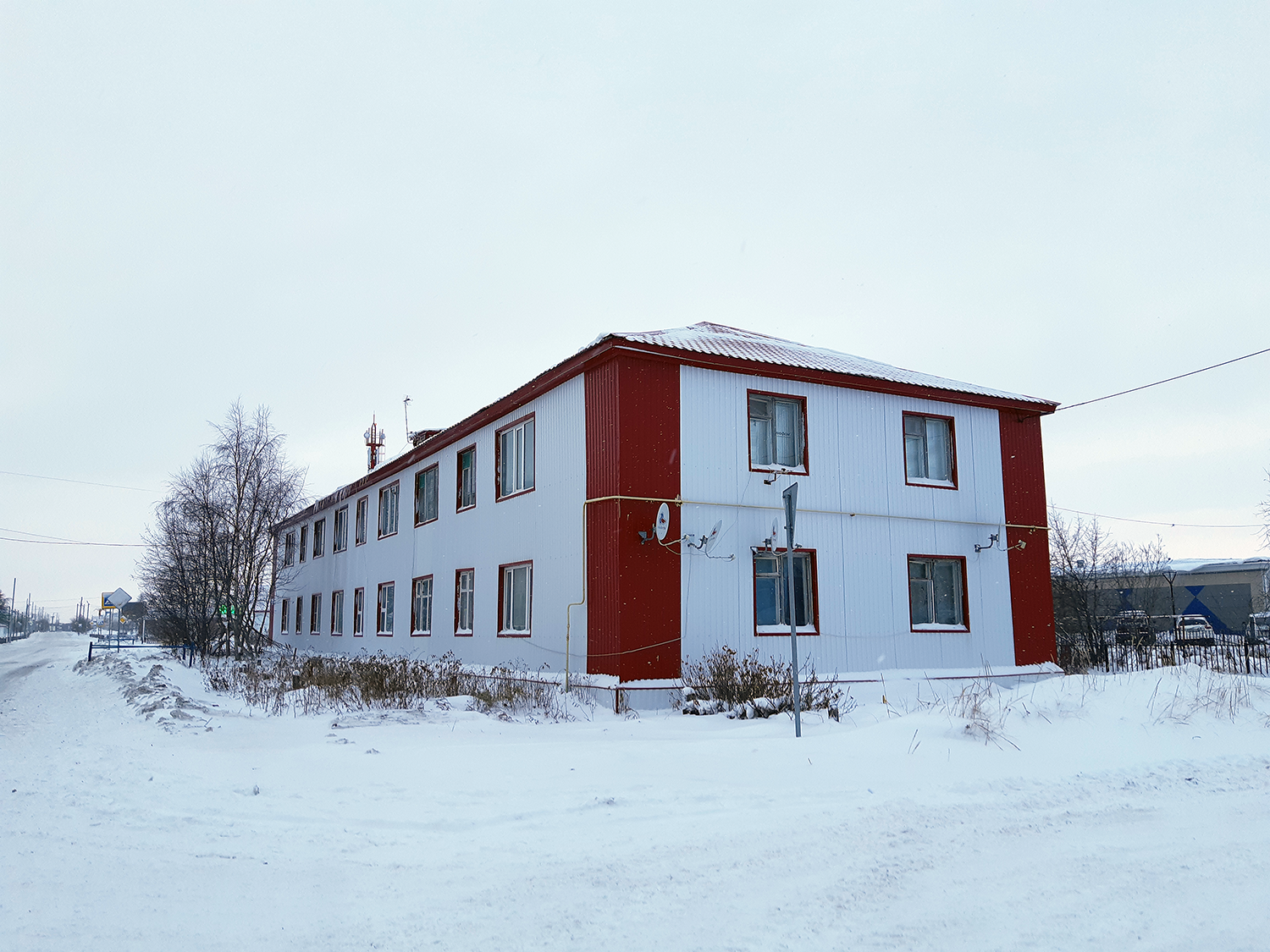Искателей, Улица Губкина, 1Б