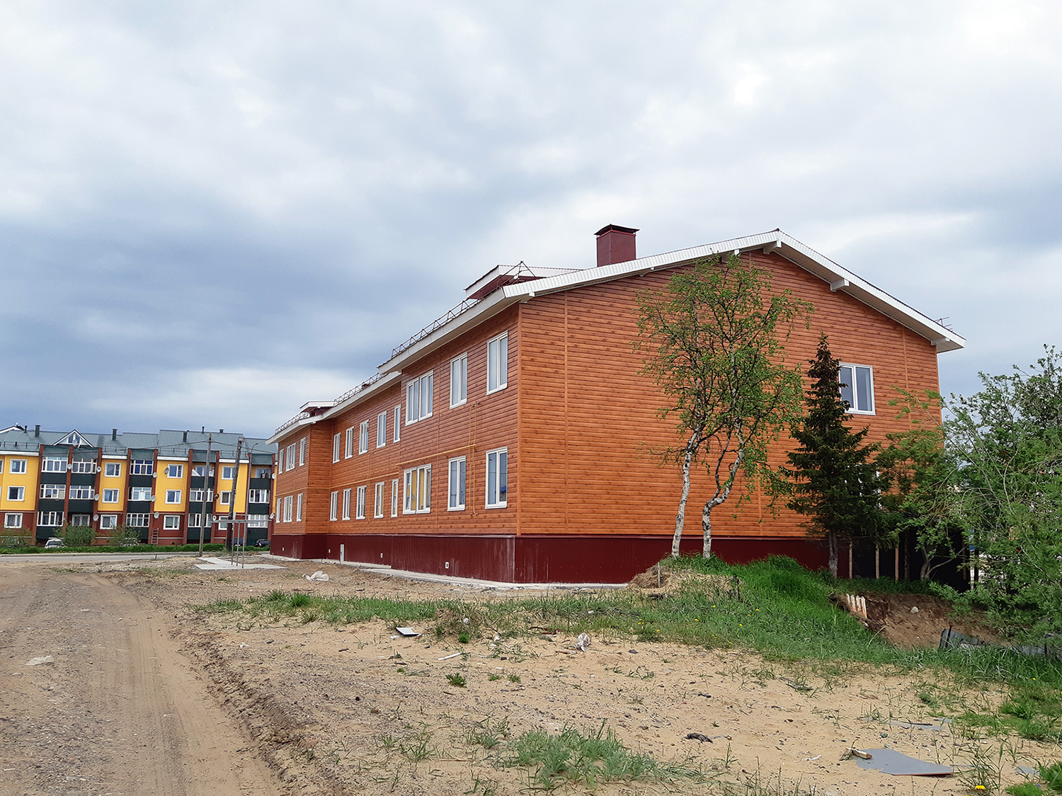 Искателей, Улица Ардалина, 9; Озёрная улица, 3