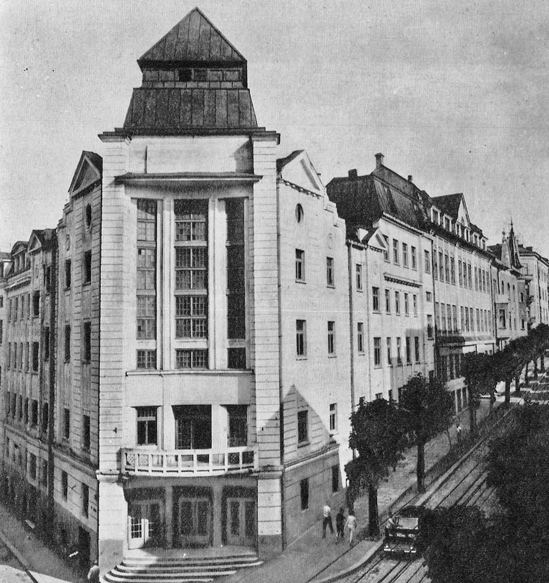 Черновцы, Улица Фридриха Шиллера, 11 / Улица Леси Украинки