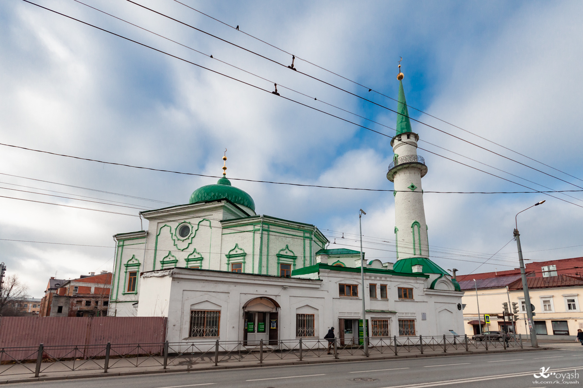 Казань, Московская улица, 74 / Улица Парижской Коммуны, 15