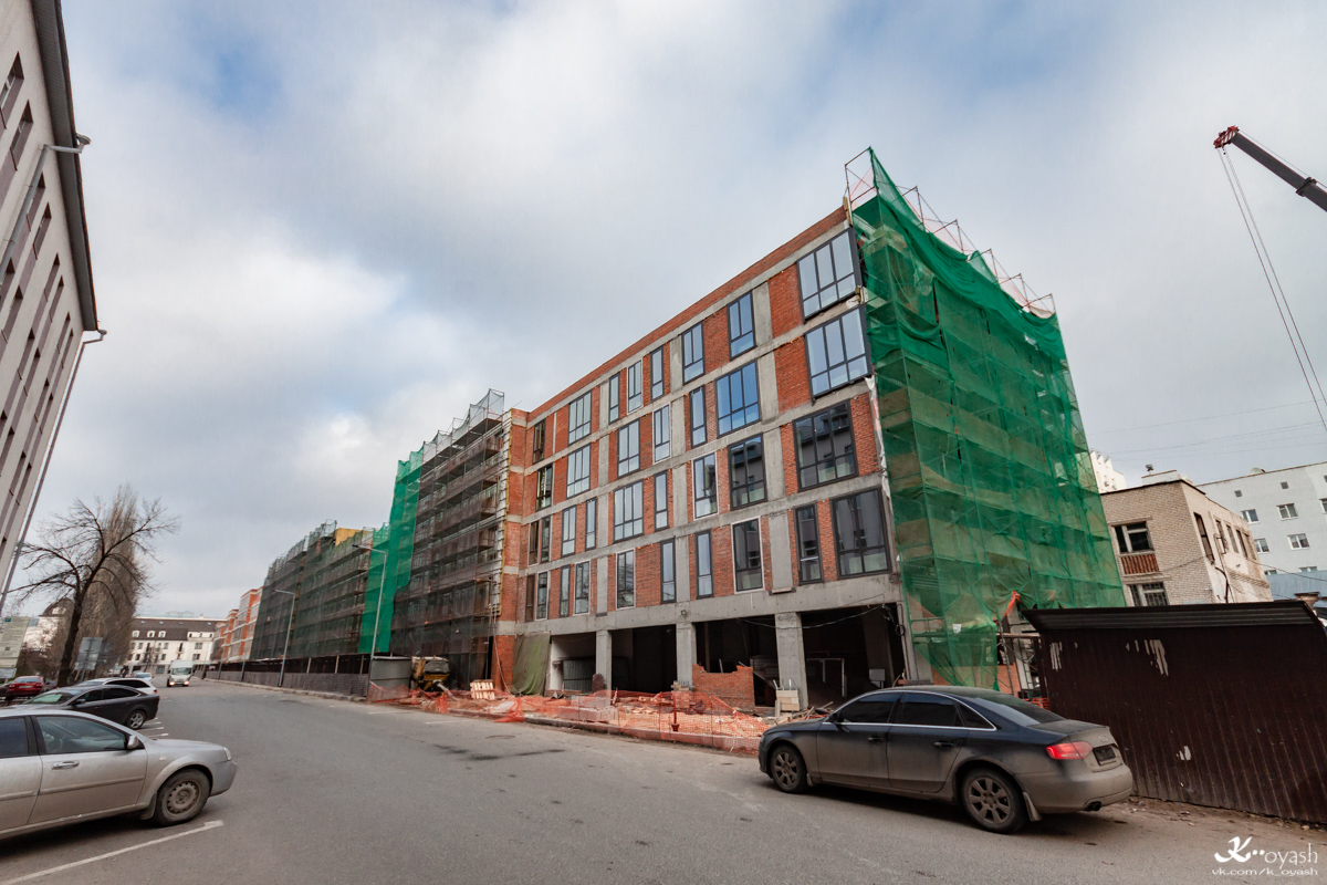 Казань, Улица Николая Столбова, 1 / Улица Галиаскара Камала, 3