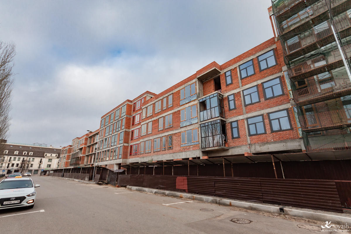 Казань, Улица Николая Столбова, 1 / Улица Галиаскара Камала, 3