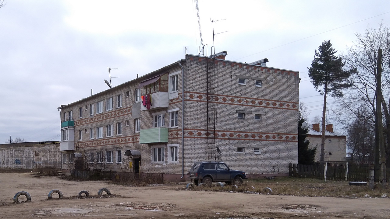 Переславский район, прочие н.п., с. Большая Брембола, улица Строителей, 11