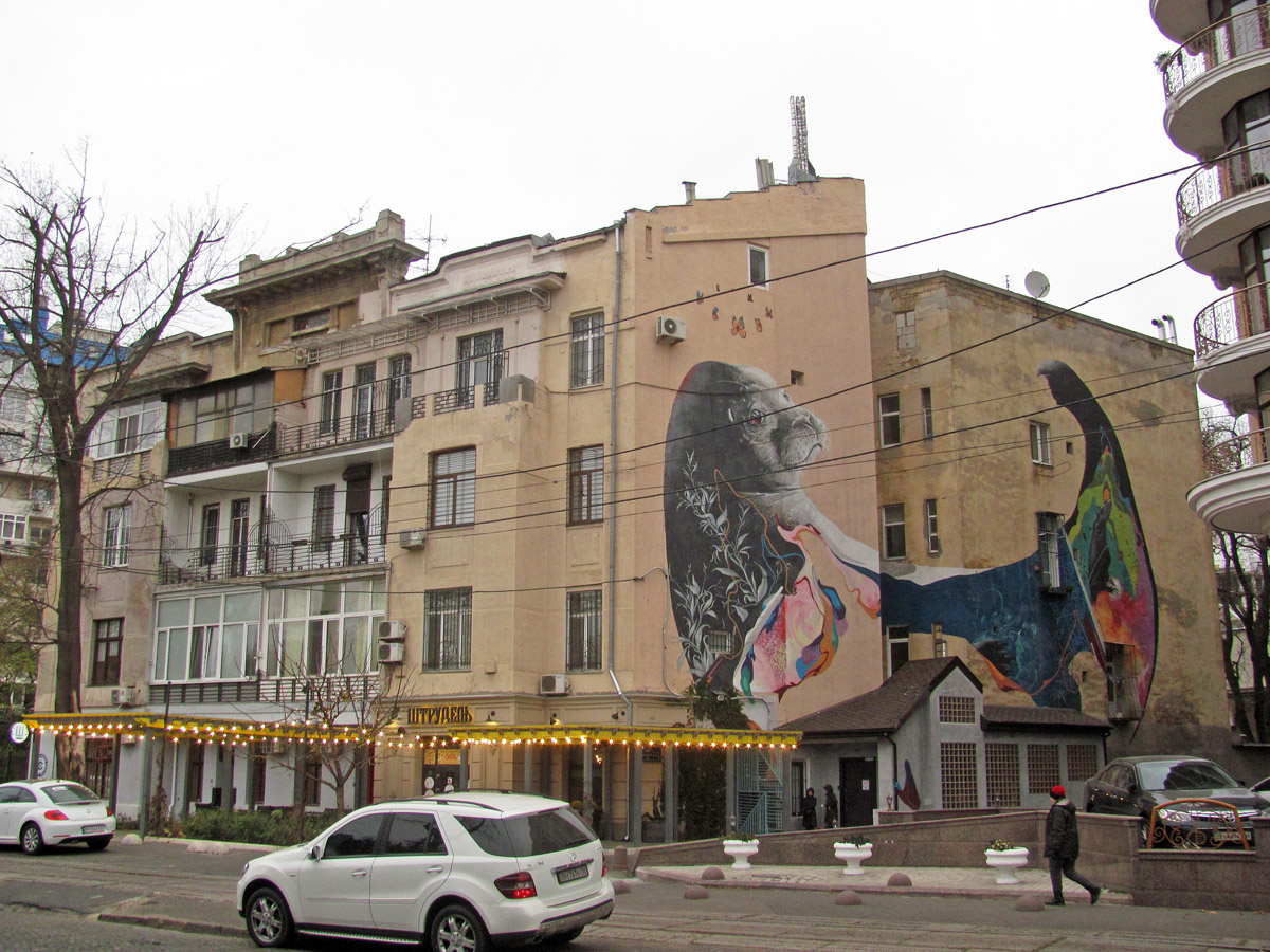 Одесса, Французький бульвар, 11б. Монументальное искусство (мозаики, росписи, барельефы, сграфито)