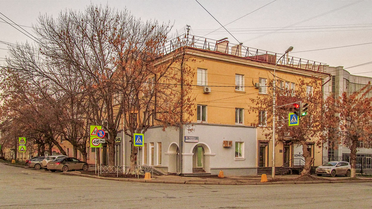 Уфа, Улица Худайбердина, 22 / Улица Чернышевского, 107