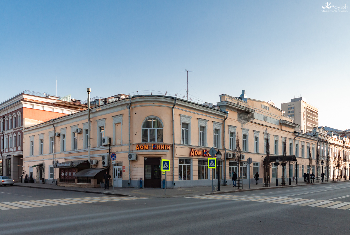 Казань, Кремлёвская улица, 25 / Улица Кави Наджми, 22