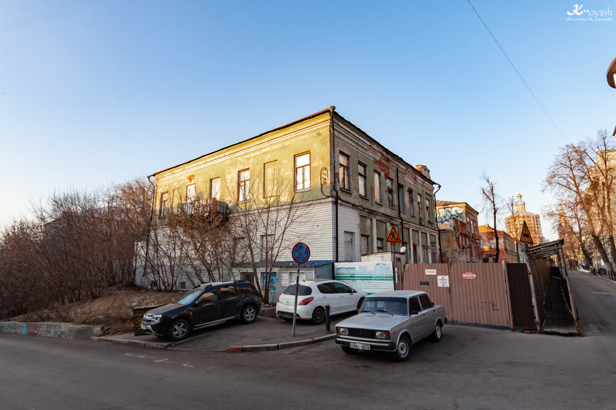 Kazan, Улица Рахматуллина, 8 / Улица Кави Наджми, 11