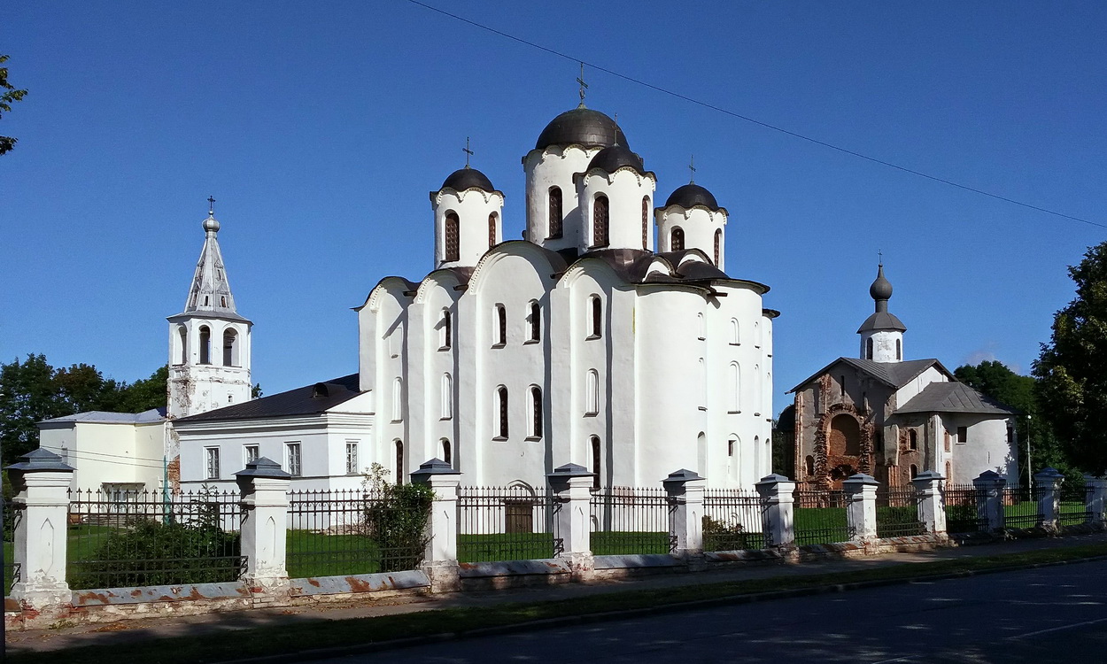 Великий Новгород, Никольская улица, 1 (Колокольня); Никольская улица, 3Б; Большая Московская улица, 5Б