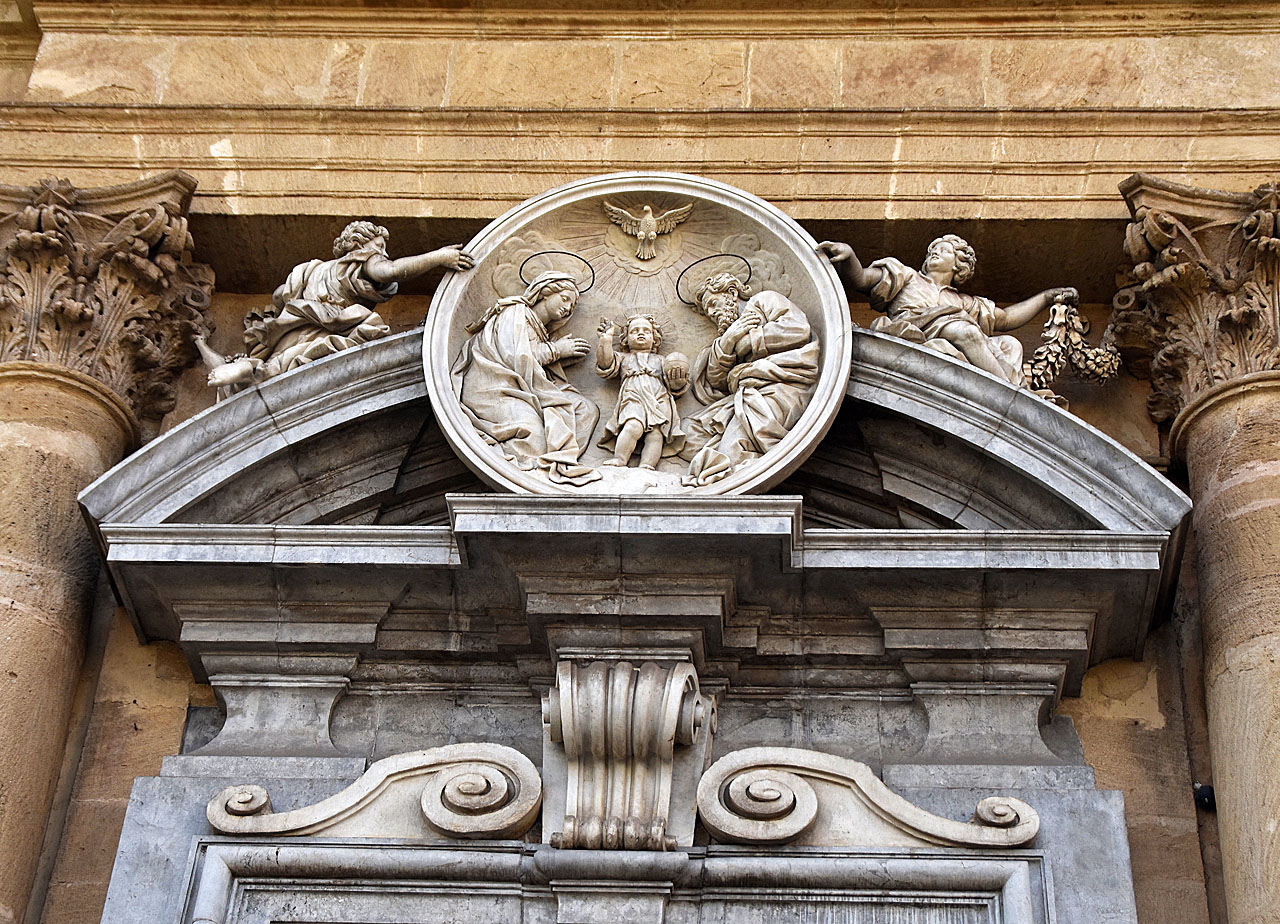 Палермо, Piazza della Kalsa, ?. Монументальное искусство (мозаики, росписи, барельефы, сграфито)