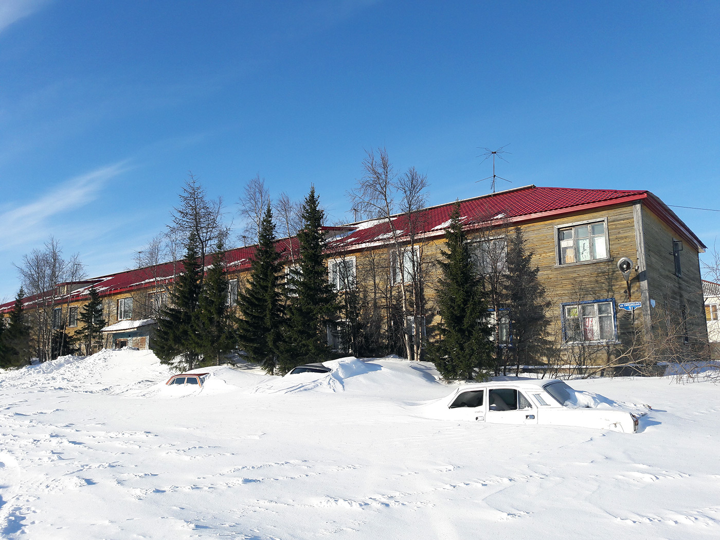 Искателей, Тиманская улица, 1