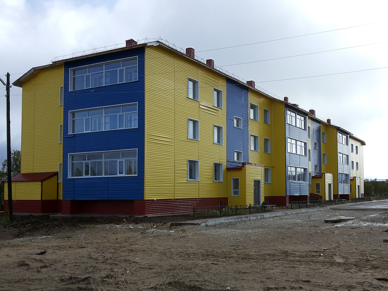 Iskateley, Улица Нефтяников, 32