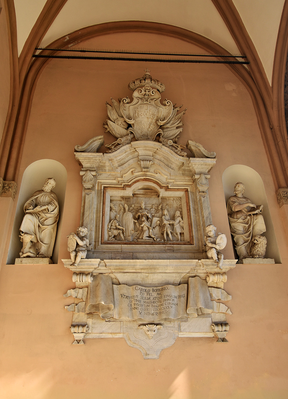 Палермо, Via Vittorio Emanuele, ?. Монументальное искусство (мозаики, росписи, барельефы, сграфито)