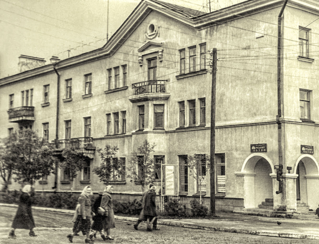 Уфа, Улица Худайбердина, 22 / Улица Чернышевского, 107