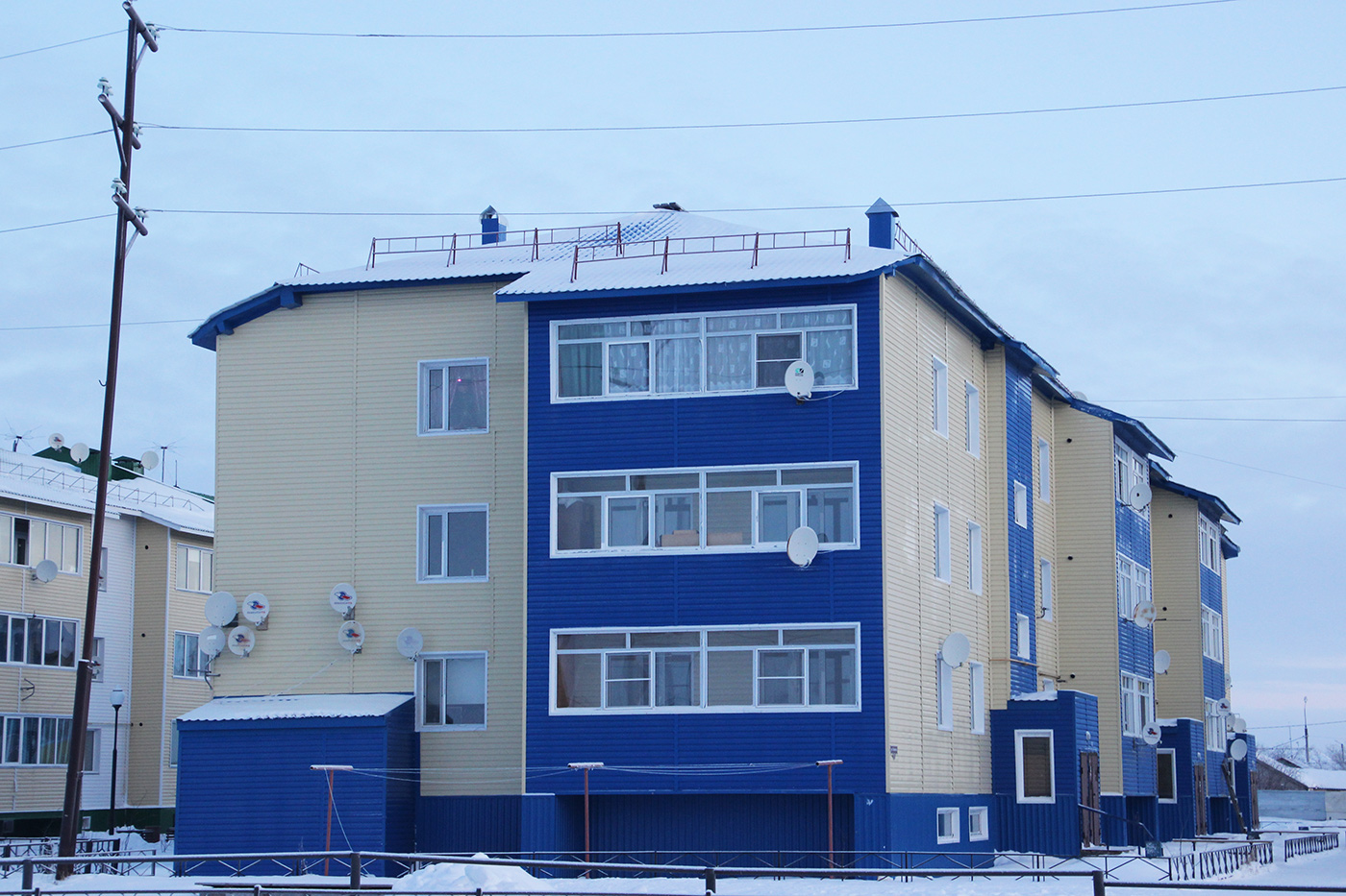 Искателей, Улица Геологов, 1
