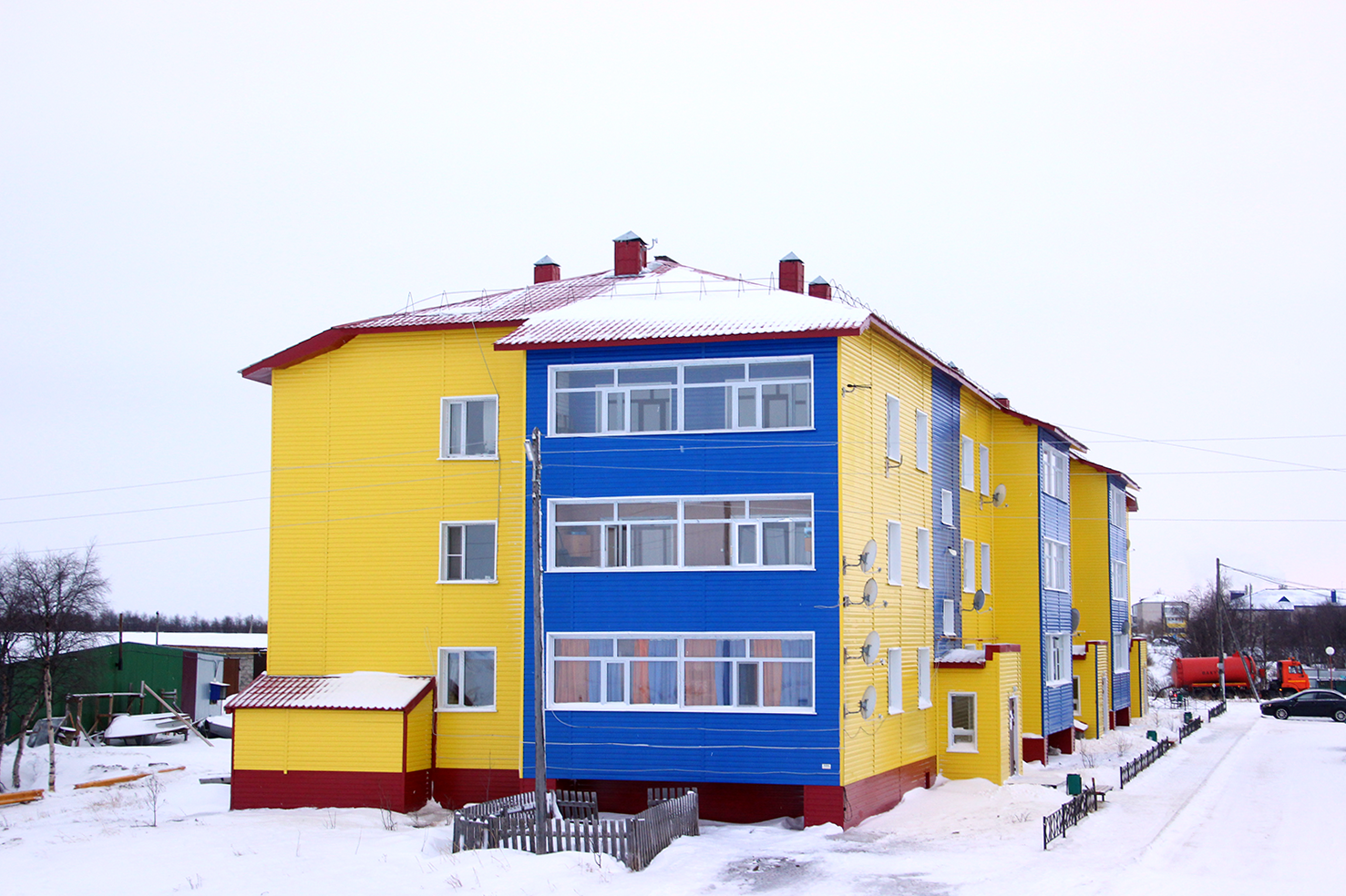 Искателей, Улица Нефтяников, 32