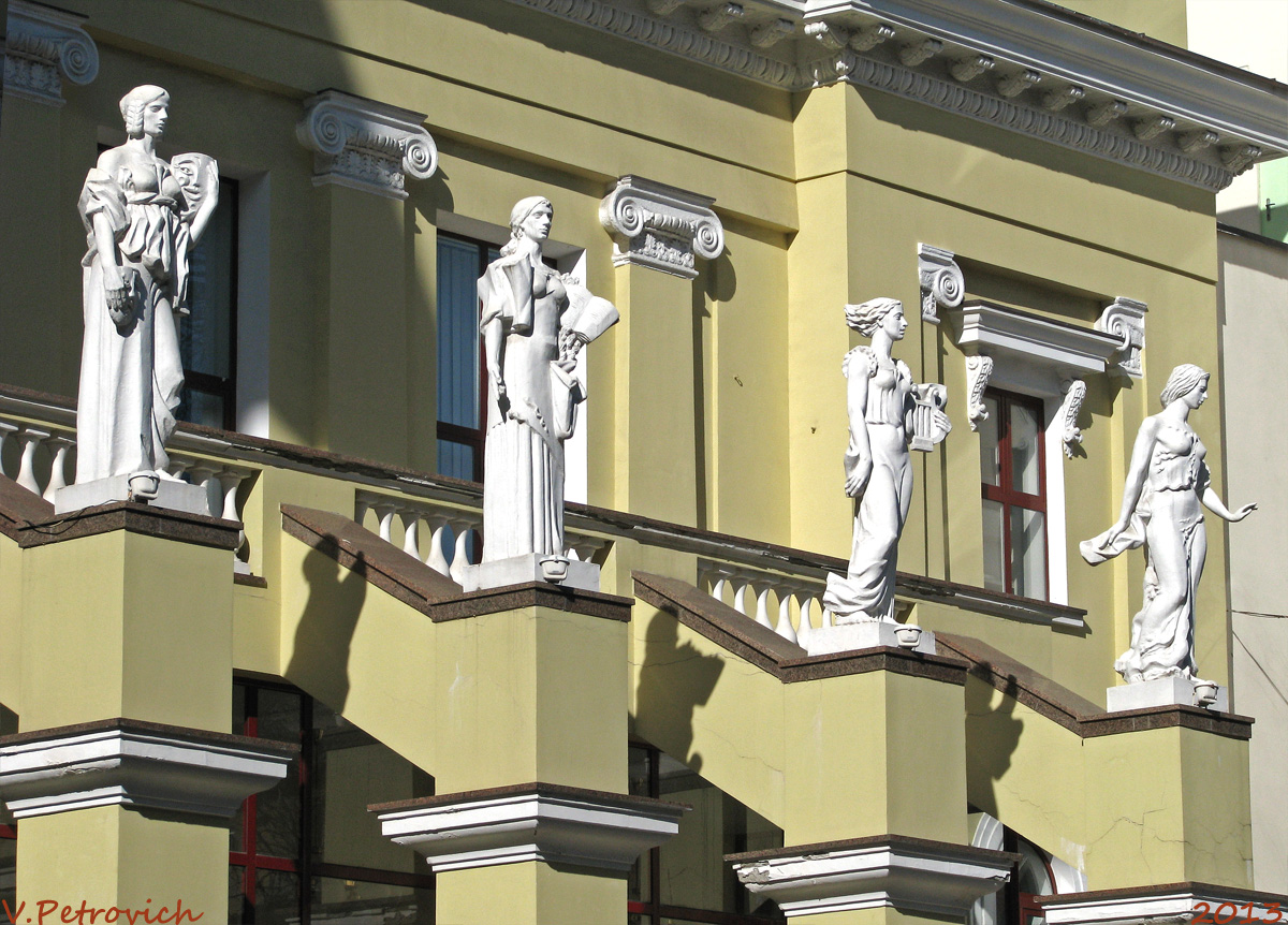 Харьков, Чернышевская улица, 11 / Улица Гоголя, 8