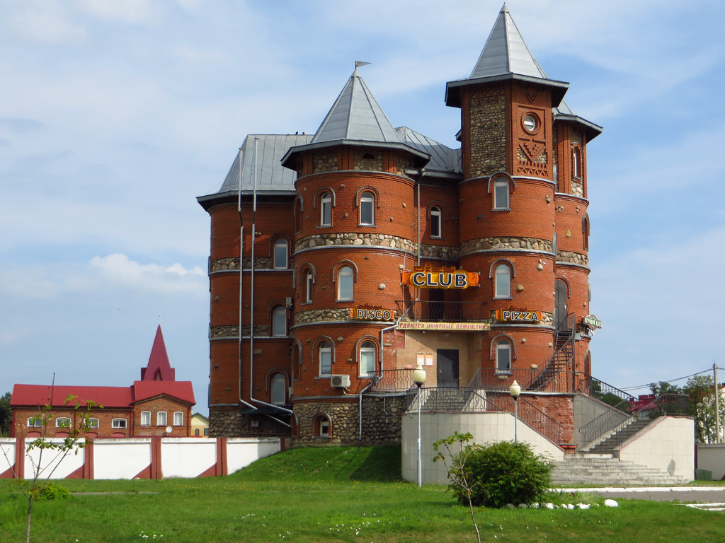 Марьина Горка, Улица Будённого, 1