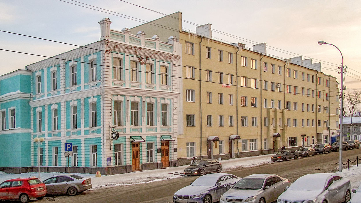 Ufa, Улица Гоголя, 56 / Коммунистическая улица, 33; Улица Гоголя, 58