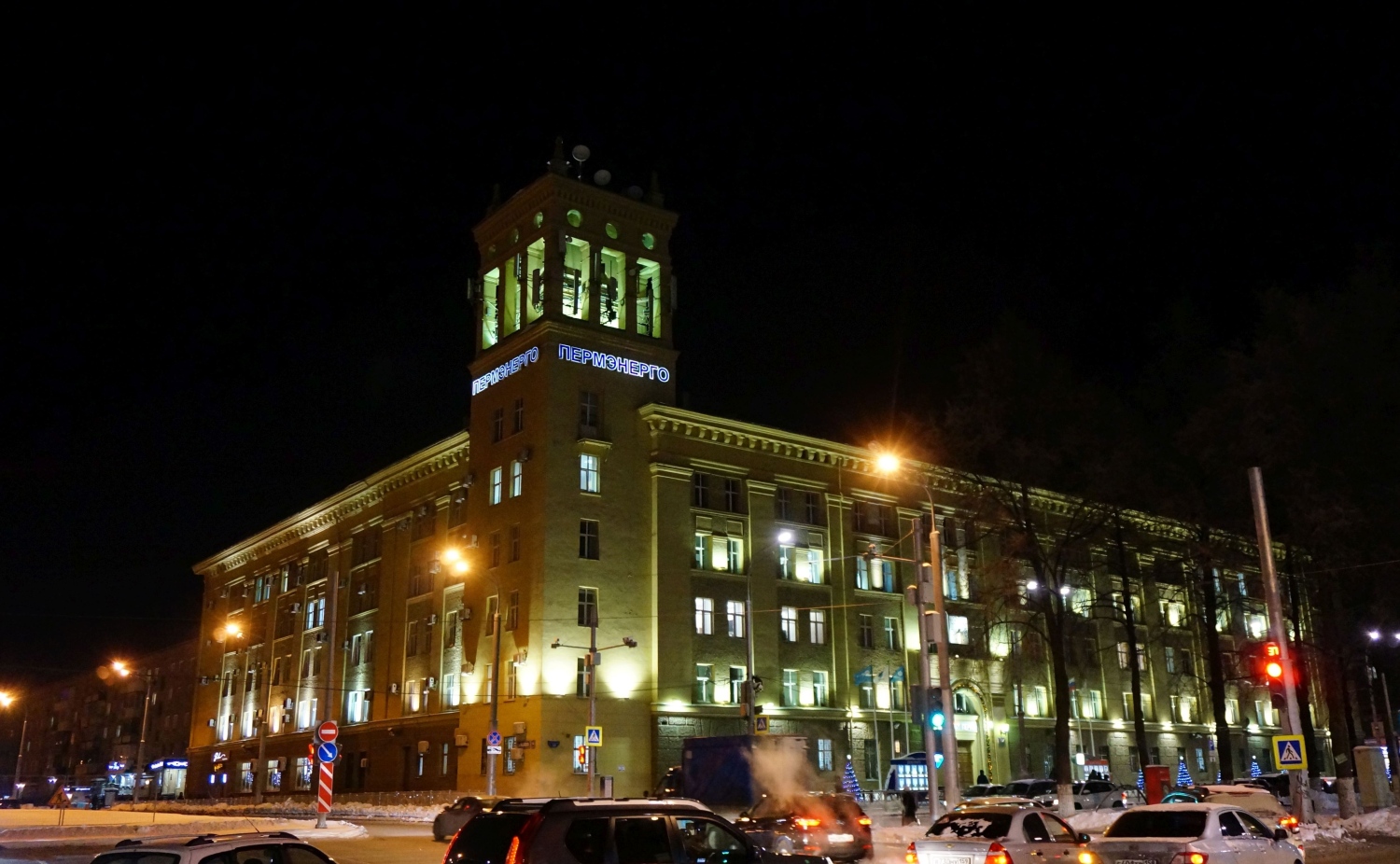 Пермь, Комсомольский проспект, 48 / Улица Революции, 44