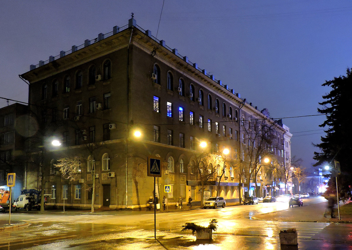 Харьков, Мироносицкая улица, 27 / Улица Свободы, 6; Улица Свободы, 4