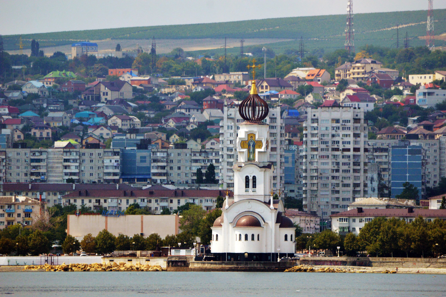 Новороссийск, Набережная  Адмирала Серебрякова, 53
