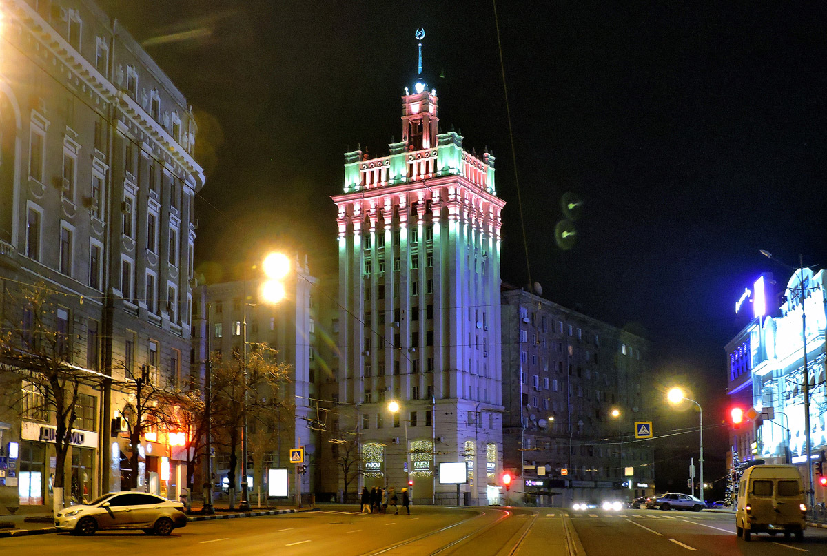 Харьков, Площадь Конституции, 2 / Проспект Героев Харькова, 2