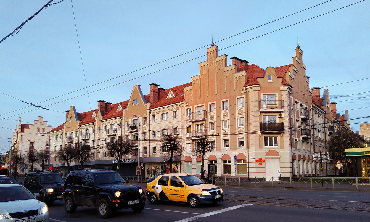 Калининград, Ленинский проспект, 21-25; Ленинский проспект, 27-31 / улица Генерала Соммера, 1-7