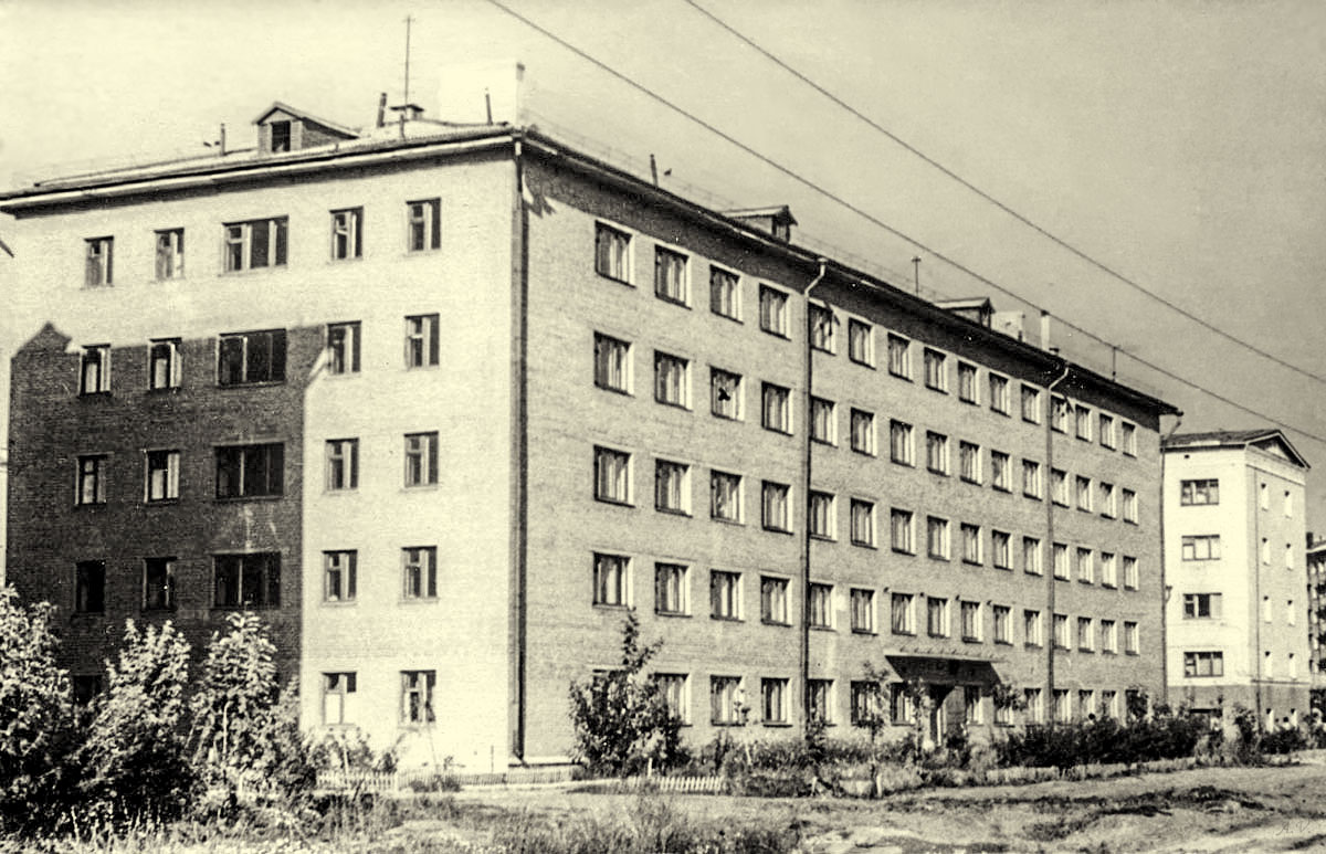 Уфа, Улица 8 Марта, 7; Айская улица, 87 / Улица 8 Марта, 9