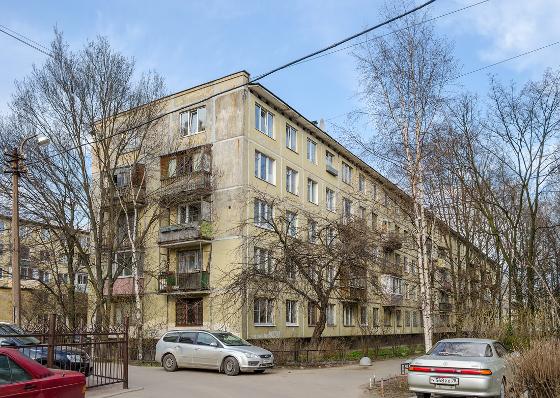 Санкт-Пецярбург, Бассейная улица, 13