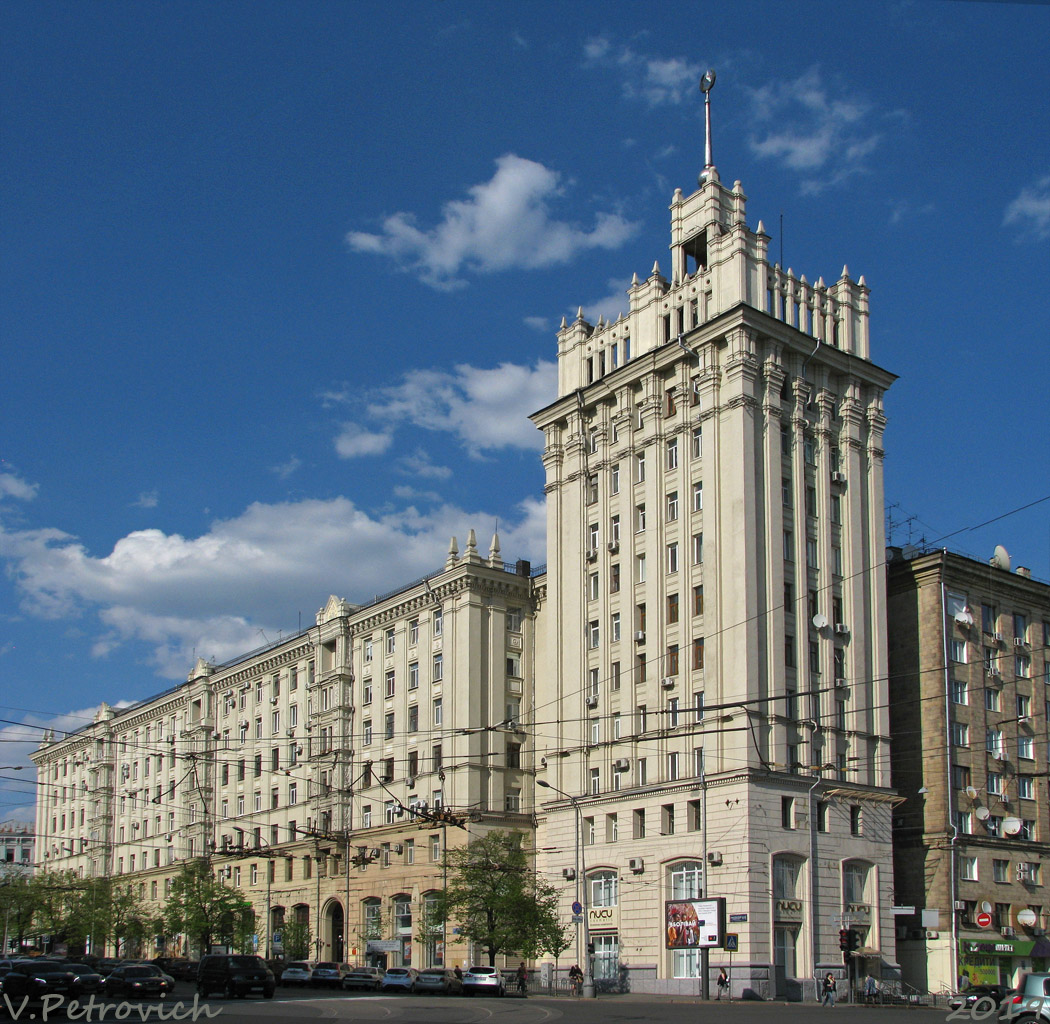 Харьков, Площадь Конституции, 2 / Проспект Героев Харькова, 2