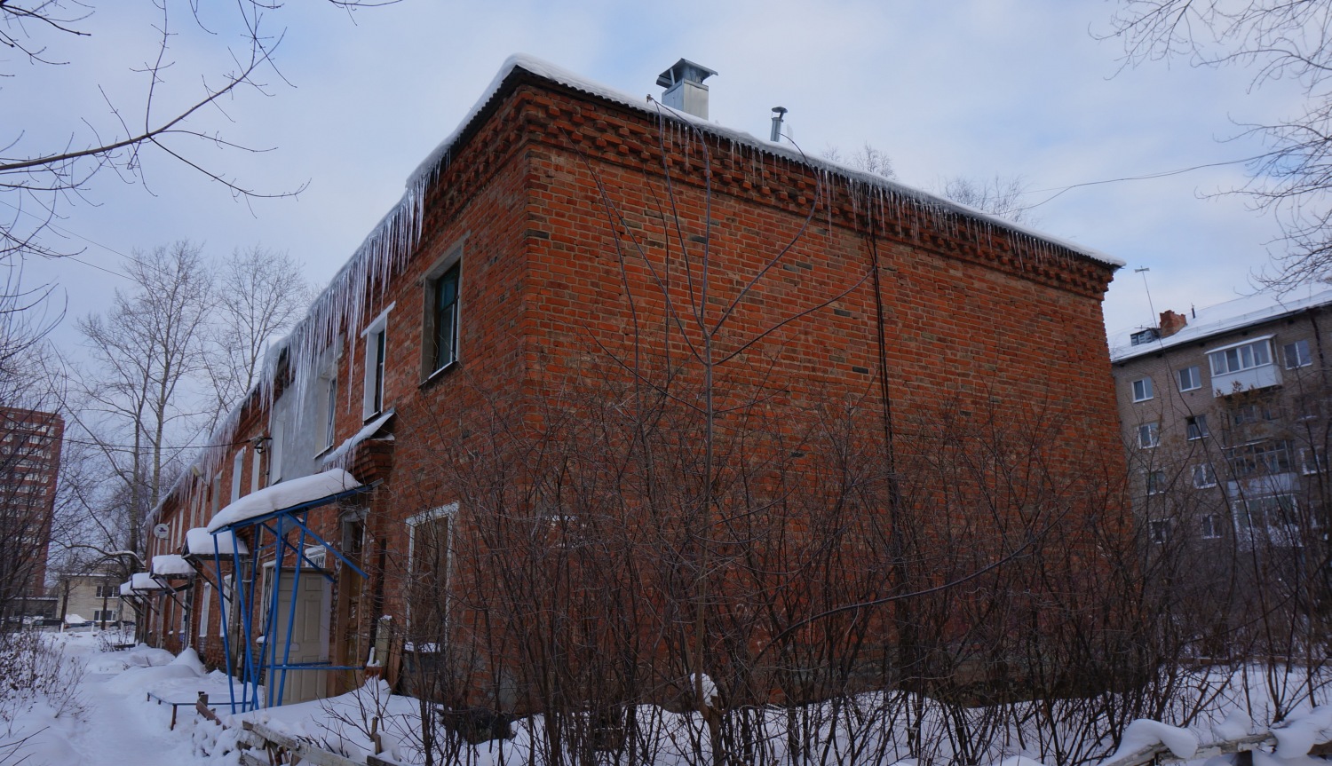 Пермь, Новосибирская улица, 12 / Кузбасская улица, 35