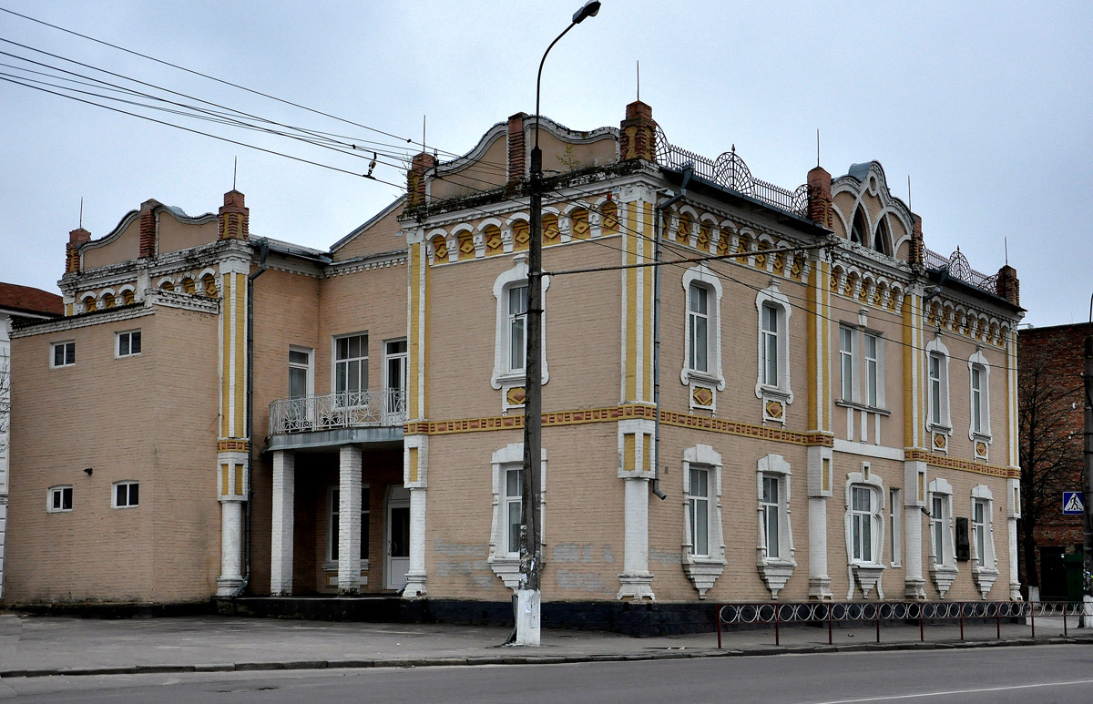 Белая Церковь, Александрийский бульвар, 8 / Улица Героев Небесной Сотни, 68