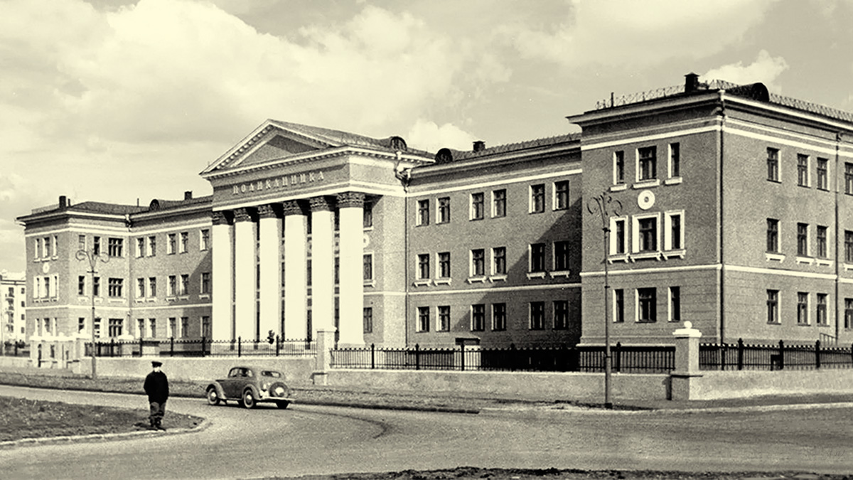 Уфа, Улица 40 лет Октября, 1 / Улица Рыбакова, 3