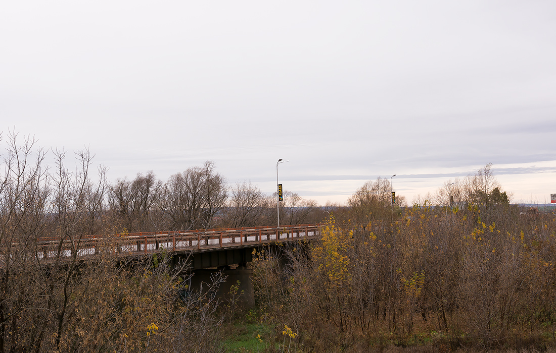 Октябрьский, Улица Тукаева, Мост