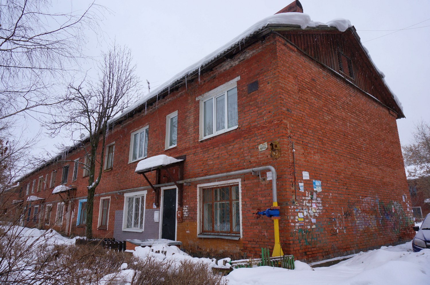 Пермь, Кузбасская улица, 43 / Весенняя улица, 1