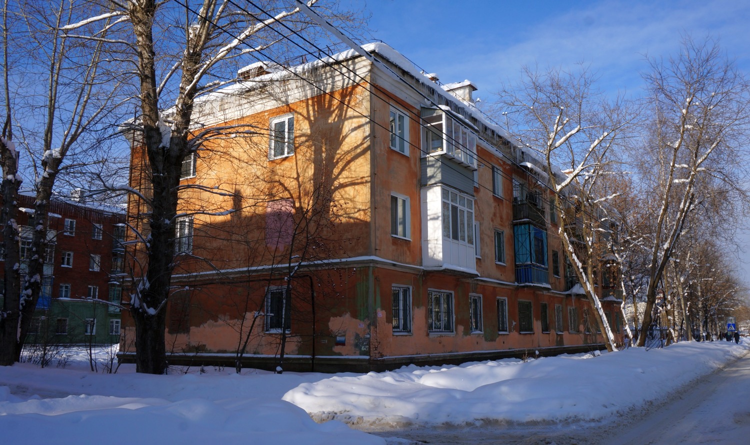Пермь, Улица Ярославского Емельяна, 38​ / Вижайская улица, 5