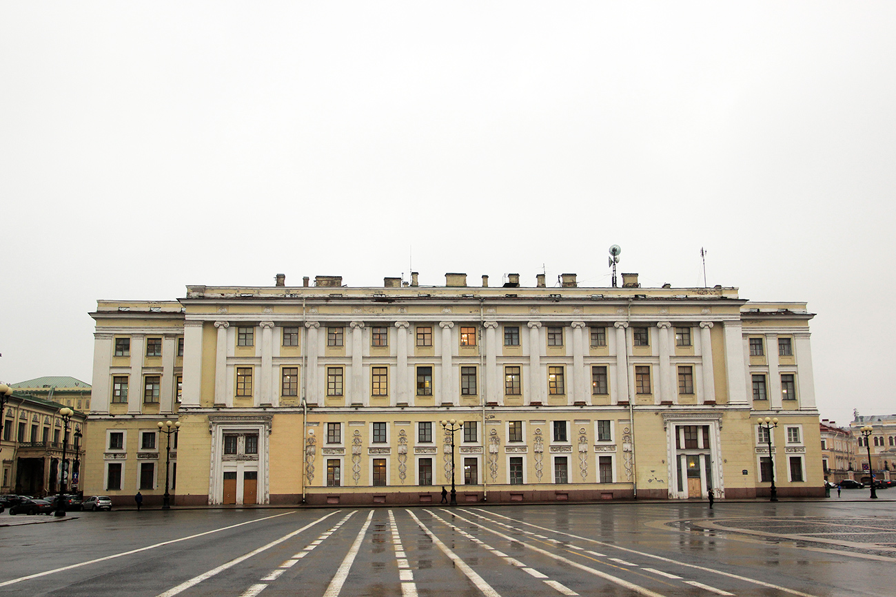 Санкт-Петербург, Дворцовая площадь, 4 / Миллионная улица, 40