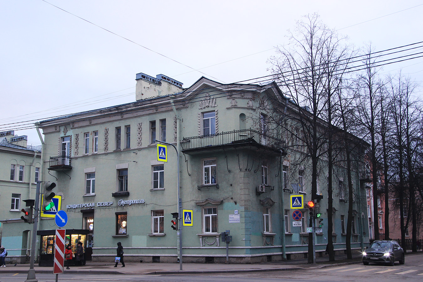 Колпино, Проспект Ленина, 14 / Улица Карла Маркса, 18