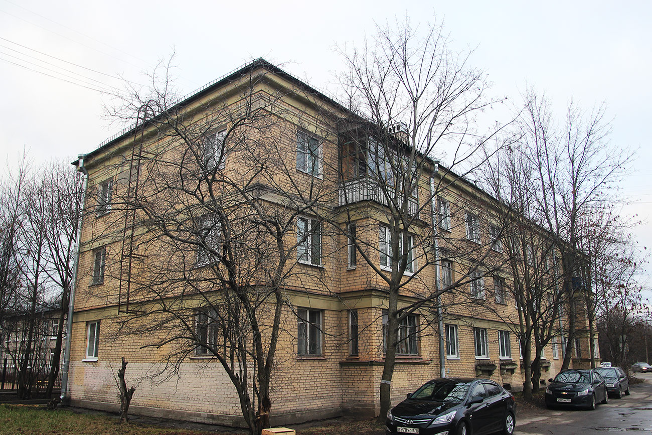 Колпино, Павловская улица, 2 / Площадь Коммуны, 1