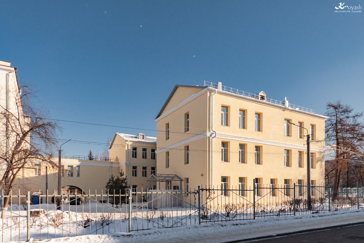 Казань, Улица Николая Ершова, 65 (поликлиника)